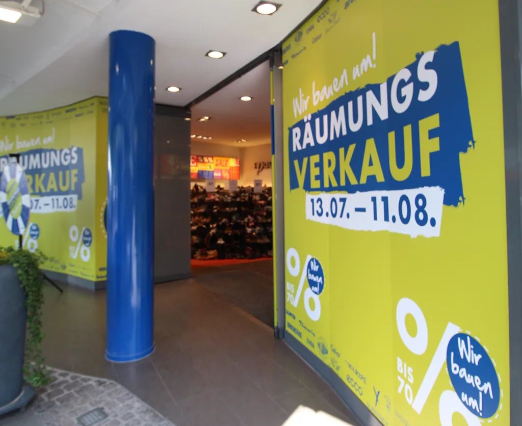 Räumungsverkauf Umbau Kiel Schuhgeschäft Schaufensterfolierung Gestaltung