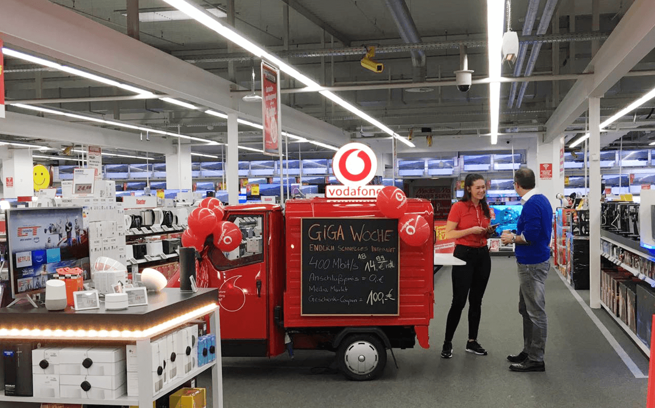 Vodafone Ape Piaggio Event Fahrzeugfolierung Fahrzeugumbau