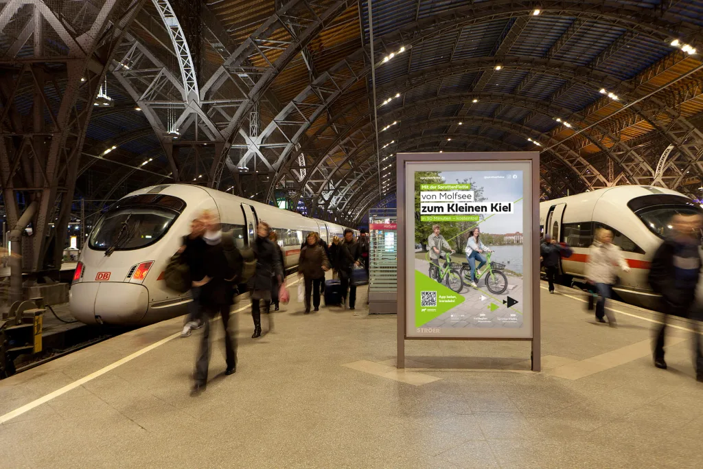Visualisierung eines City-Light-Plakates in einem Bahnhof